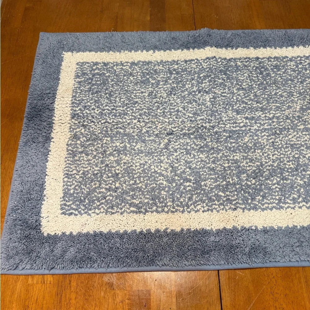 Bathroom rug